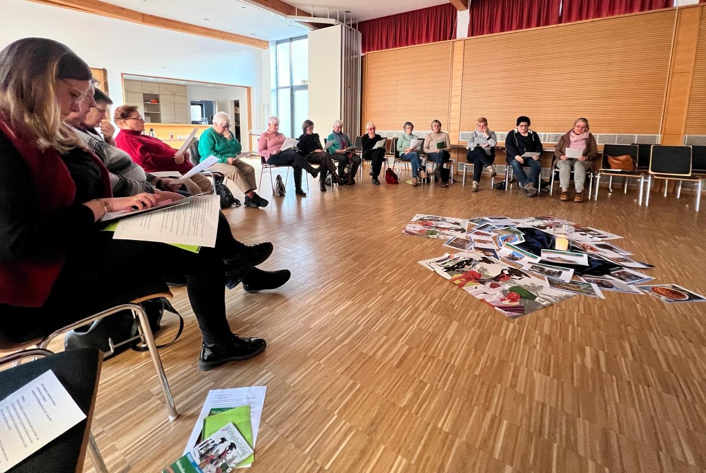 Stuhlkreis der Teilnehmer