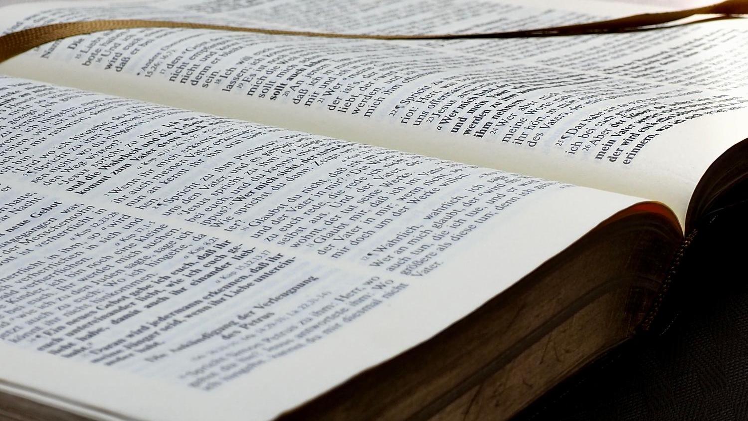 bibel_by_Gabi_Fleischmann_pfarrbriefservice